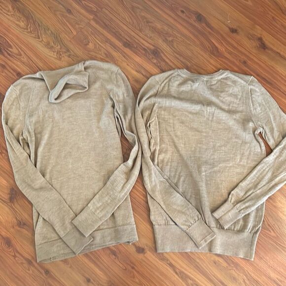 Banana republic  Marino wool  tan two-piece turtleneck and V-neck sweater set - Picture 3 of 4